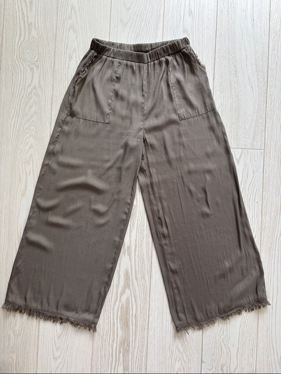 grade & gather Pants - Women’s size small wide-leg silky pants.